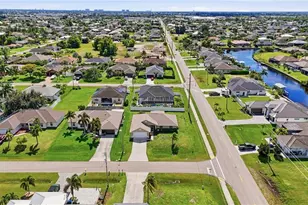 1922 SW 27th St, Cape Coral, FL 33914 - Photo 4