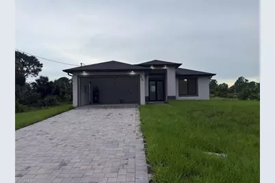926 Danube St, Lehigh Acres, FL 33974 - Photo 2