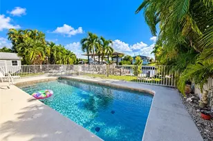 2708 Sanderling Ct, Saint James City, FL 33956 - Photo 4