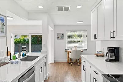 729 Sand Dollar Dr, Sanibel, FL 33957 - Photo 6