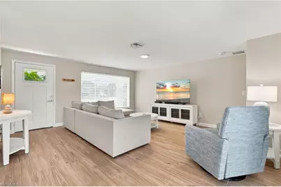 371 Washington Ct, Fort Myers Beach, FL 33931 - Photo 6