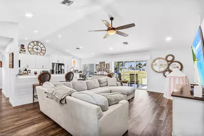 621 NW 18th Pl, Cape Coral, FL 33993 - Photo 4