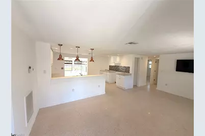 646 Aqui Esta Dr, Punta Gorda, FL 33950 - Photo 4