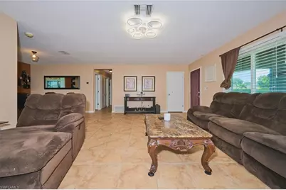 208 S Lake Dr, Lehigh Acres, FL 33936 - Photo 4