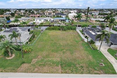 1425 Venetian Ct, Cape Coral, FL 33904 - Photo 1