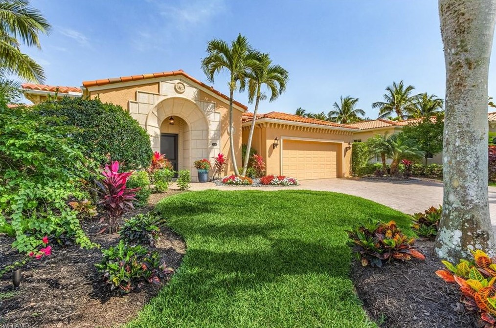 8520 Bellagio Dr, Naples FL  34114-6434 exterior