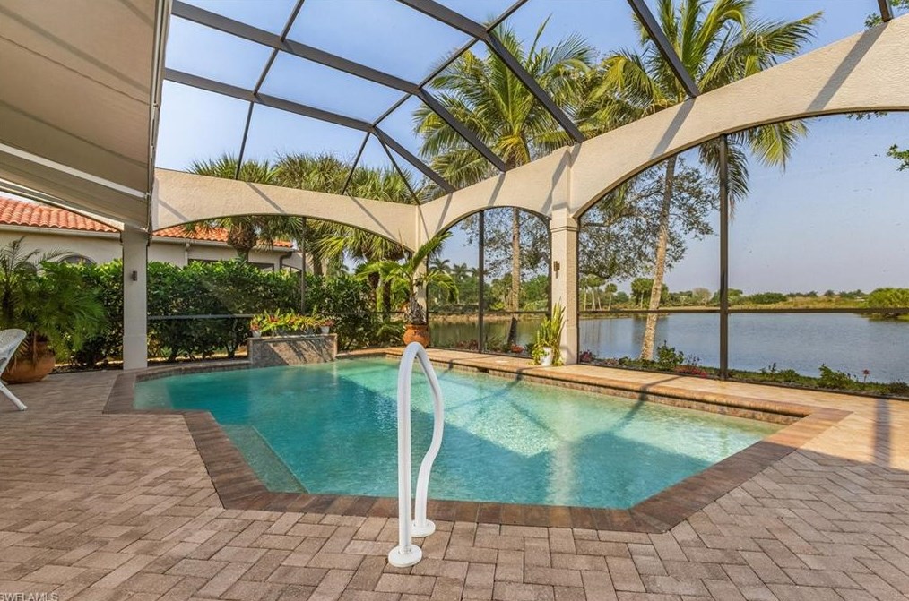 8520 Bellagio Dr, Naples FL  34114-6434 exterior