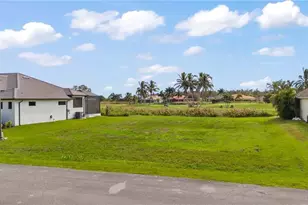 18012 Greenwood Dr, Naples, FL 34114 - Photo 4