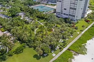300 Park Shore Dr, Naples, FL 34103 - Photo 30