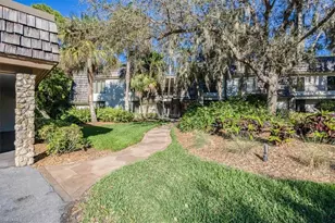 105 Clubhouse Dr, Naples, FL 34105 - Photo 2