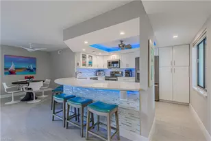 589 Beachwalk Cir, Naples, FL 34108 - Photo 18