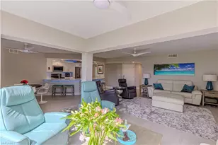 589 Beachwalk Cir, Naples, FL 34108 - Photo 12