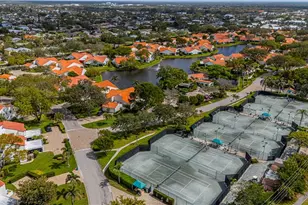 589 Beachwalk Cir, Naples, FL 34108 - Photo 4