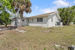 8925 Dorchester St, Fort Myers, FL 33907 - Photo 28