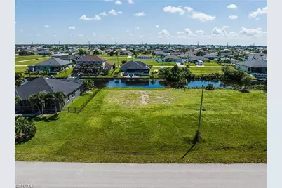 301 NW 26th Pl, Cape Coral, FL 33993 - Photo 2