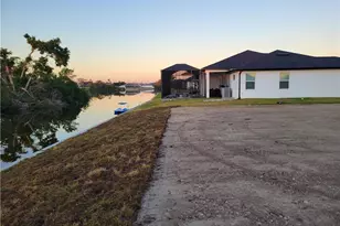 1906 NE 6th St, Cape Coral, FL 33909 - Photo 2