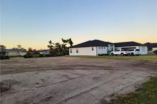 1906 NE 6th St, Cape Coral, FL 33909 - Photo 4