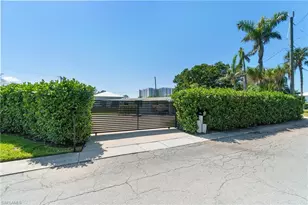 2180 Harbor Ln, Naples, FL 34104 - Photo 20