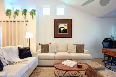 566 Beachwalk Cir, Naples, FL 34108 - Photo 2