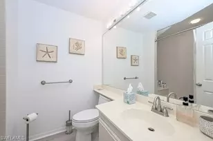 566 Beachwalk Cir, Naples, FL 34108 - Photo 16