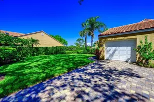 566 Beachwalk Cir, Naples, FL 34108 - Photo 24