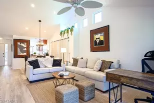 566 Beachwalk Cir, Naples, FL 34108 - Photo 4