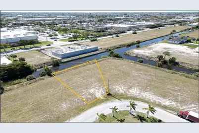 1902 NE 12th Ln, Cape Coral, FL 33909 - Photo 2