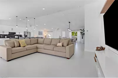 172 Plantation Cir, Naples, FL 34104 - Photo 12