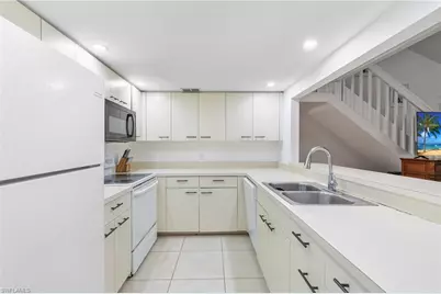 3368 Timberwood Cir, Naples, FL 34105 - Photo 6