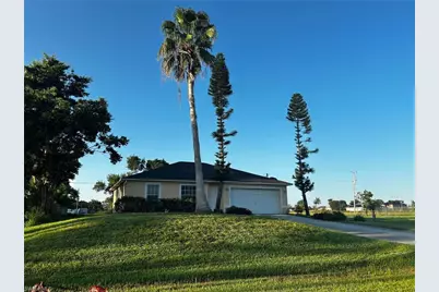 1926 NE 15th Ln, Cape Coral, FL 33909 - Photo 2