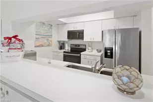 784 Willowbrook Dr, Naples, FL 34108 - Photo 10