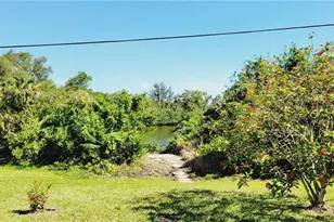 11 Shoreland Dr, Fort Myers, FL 33905 - Photo 4