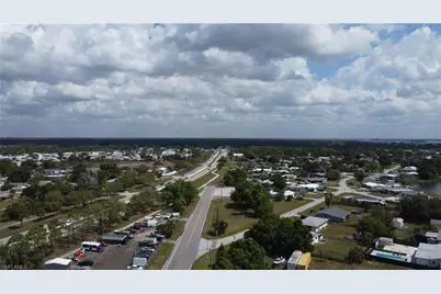 208 Lakeview Dr, North Fort Myers, FL 33917 - Photo 6