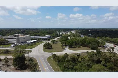 208 Lakeview Dr, North Fort Myers, FL 33917 - Photo 10