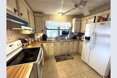 210 Pine Key Ln #210, Naples, FL 34114 - Photo 4