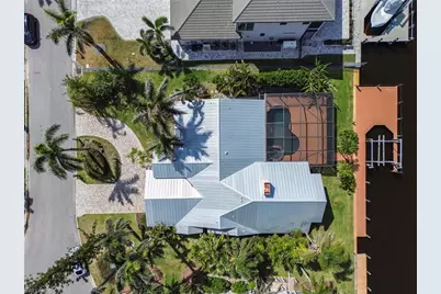 813 Cape View Dr, Fort Myers, FL 33919 - Photo 4