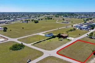 1069 NE 7th Terrace, Cape Coral, FL 33909 - Photo 8