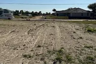 1812 NE 13th Pl, Cape Coral, FL 33909 - Photo 4