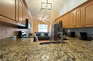 241 Robin Hood Cir, Naples, FL 34104 - Photo 4