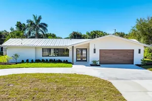 518 Cypress Way E, Naples, FL 34110 - Photo 2