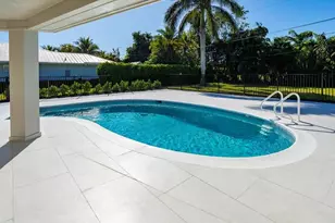 518 Cypress Way E, Naples, FL 34110 - Photo 40