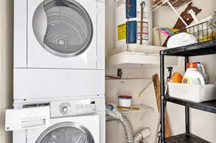 8101 S Woods Cir, Fort Myers, FL 33919 - Photo 16