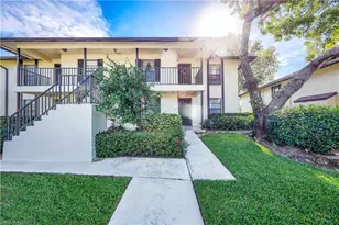 500 Misty Pines Cir, Naples, FL 34105 - Photo 2