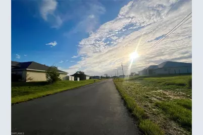 614 NE 12th St, Cape Coral, FL 33909 - Photo 1