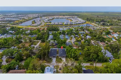 3074 Pine Tree Dr, Naples, FL 34112 - Photo 2