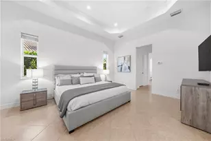 379 Cypress Way W, Naples, FL 34110 - Photo 34