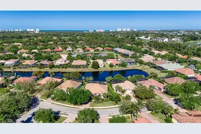 379 Cypress Way W, Naples, FL 34110 - Photo 6