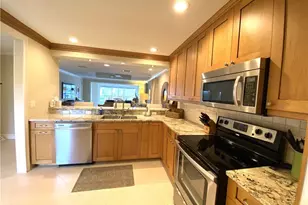 9101 Vanderbilt Dr, Naples, FL 34108 - Photo 4