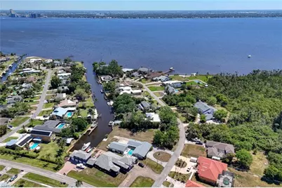 1888 Coral Cir, North Fort Myers, FL 33903 - Photo 4