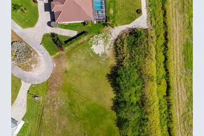 18613 Candletree Ct, Naples, FL 34114 - Photo 2
